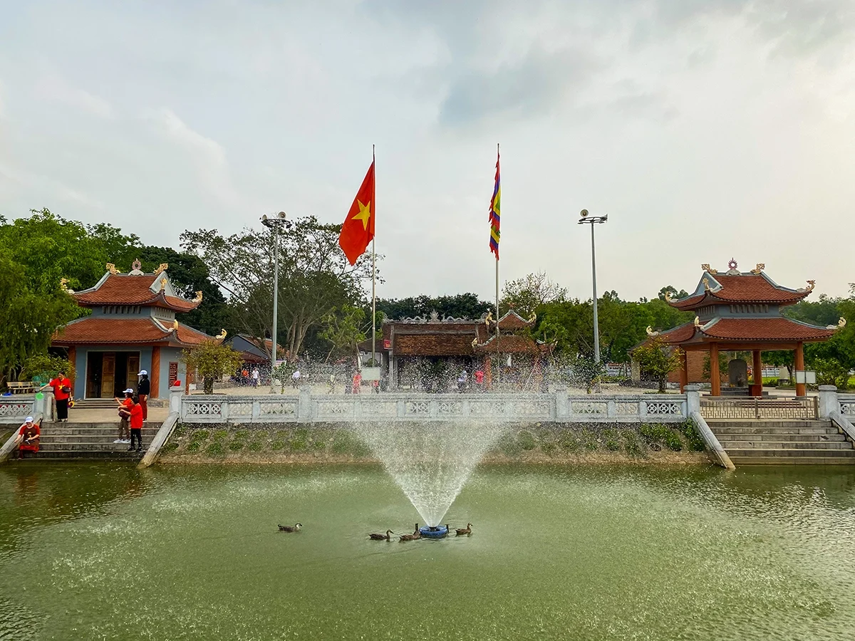 den-lang-suong-tho-duc-thanh-tan-vien-son-tinh-noi-linh-thieng-coi-nguon-cua-dat-viet-89f81f4adf8497194e57a84021309763