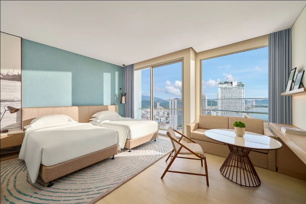 hang-phong-1-king-bed-2-twin-beds-ocean-view-1