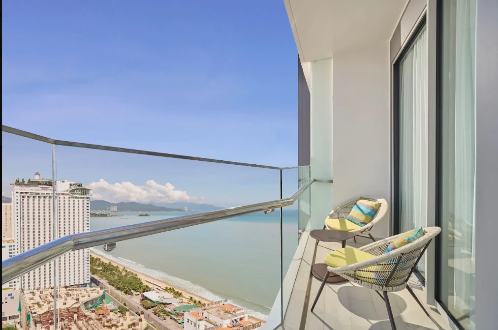 hang-phong-1-king-bed-2-twin-beds-ocean-view