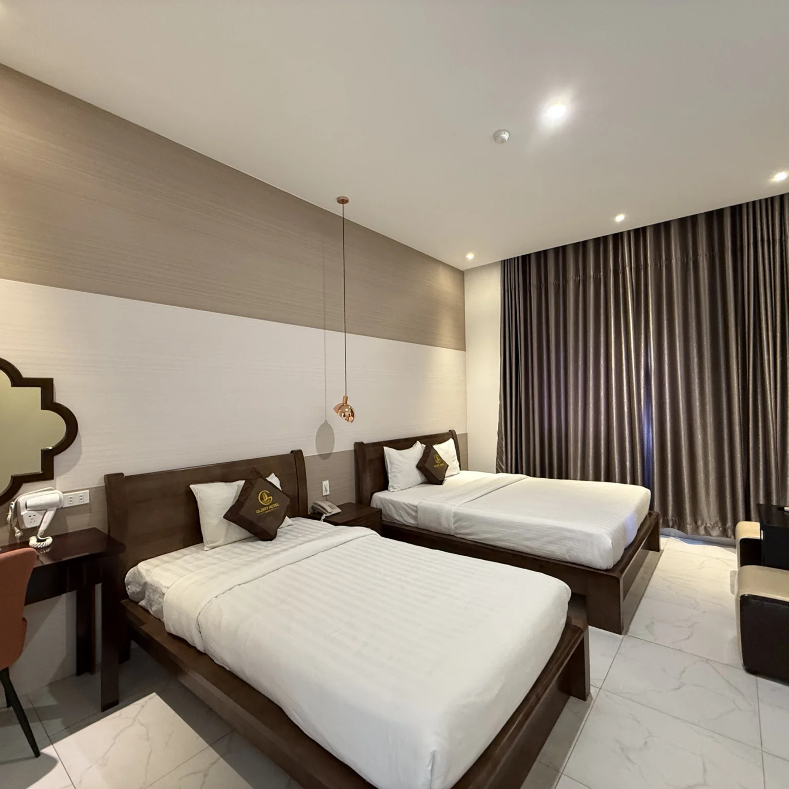 hang-phong-Deluxe