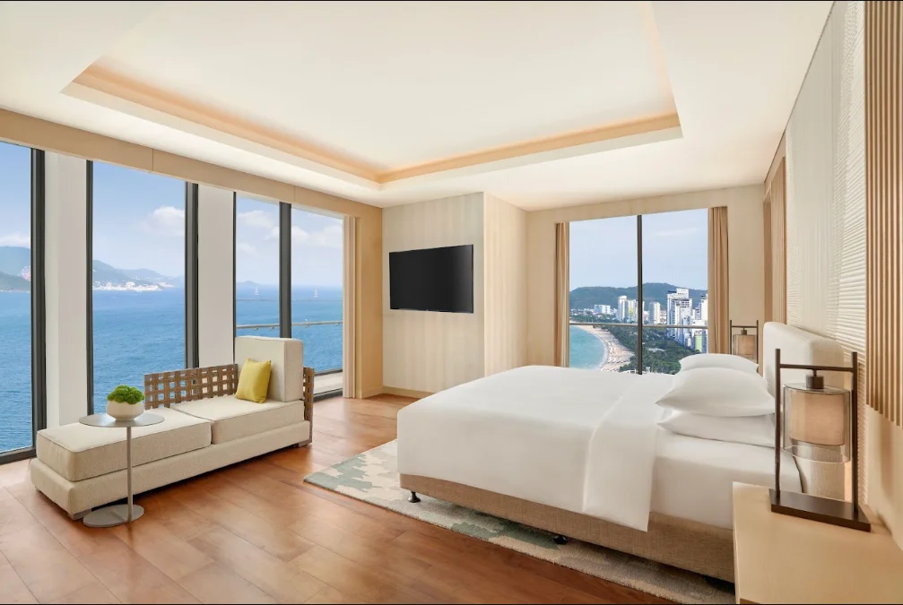 hang-phong-nha-trang-bay-suite-with-1-king-bed