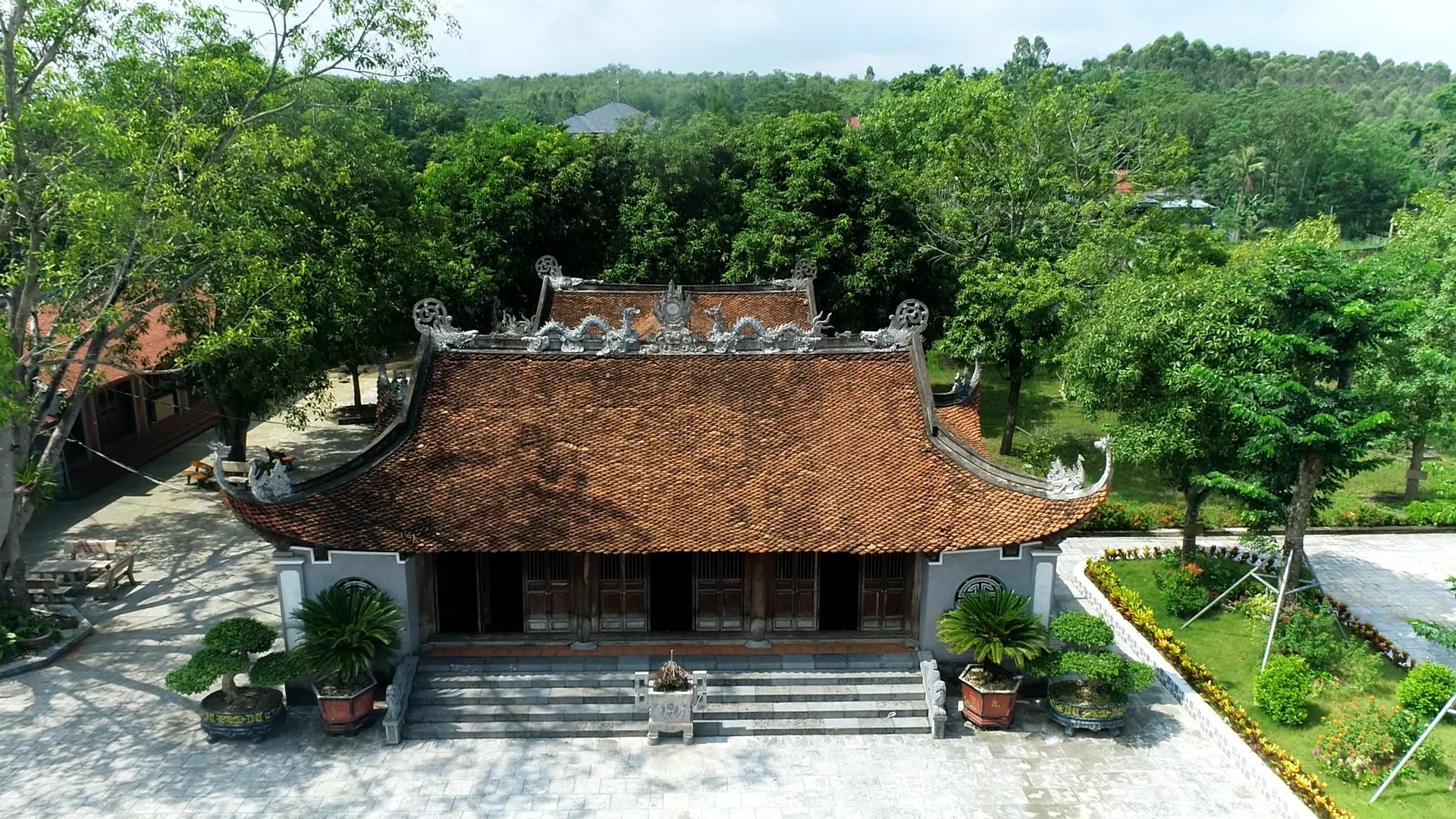 ngoi den co kinh