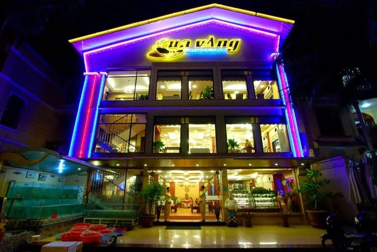 nha-hang-cua-vang