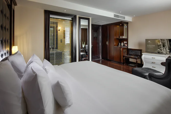 Paradise_Suites_Hotel