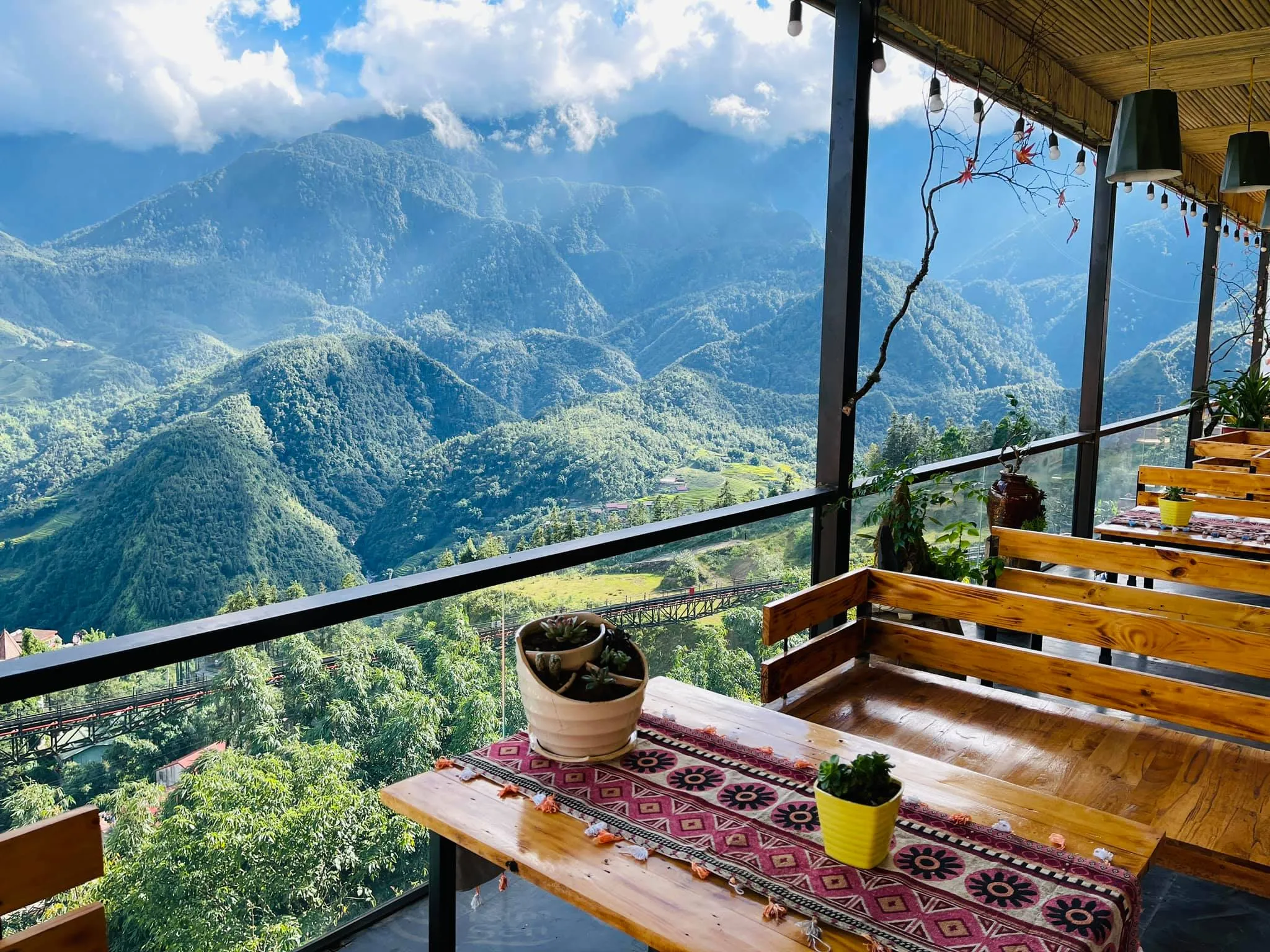quan-cafe-view-thung-lung-gan-pistachio-hotel-sapa-2