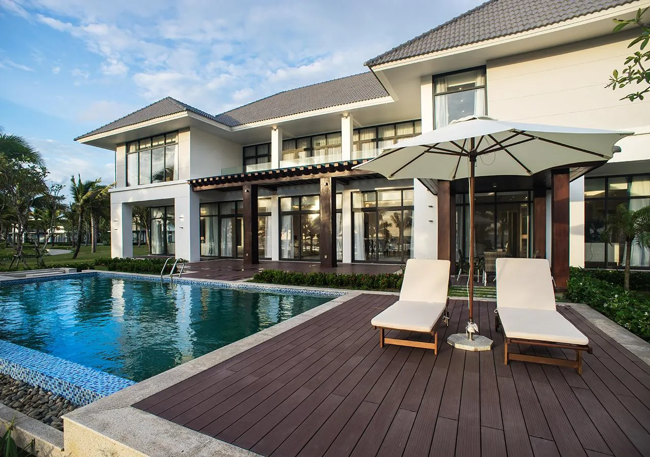six-bedroom-pool-villa-biet-thu-6-phong-ngu-tuyet-tac-xa-hoa