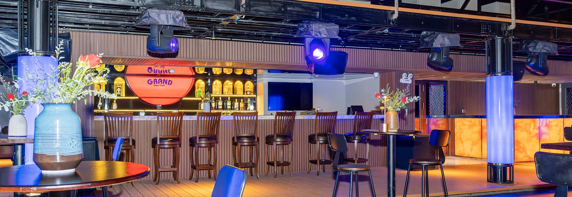 Skybar-0