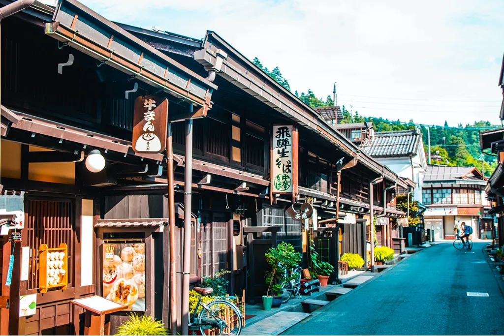 thi-tran-co-Takayama