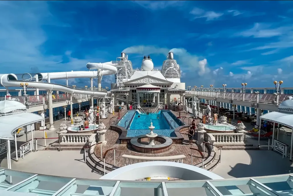 tour-du-thuyen-resorts-world-one-1