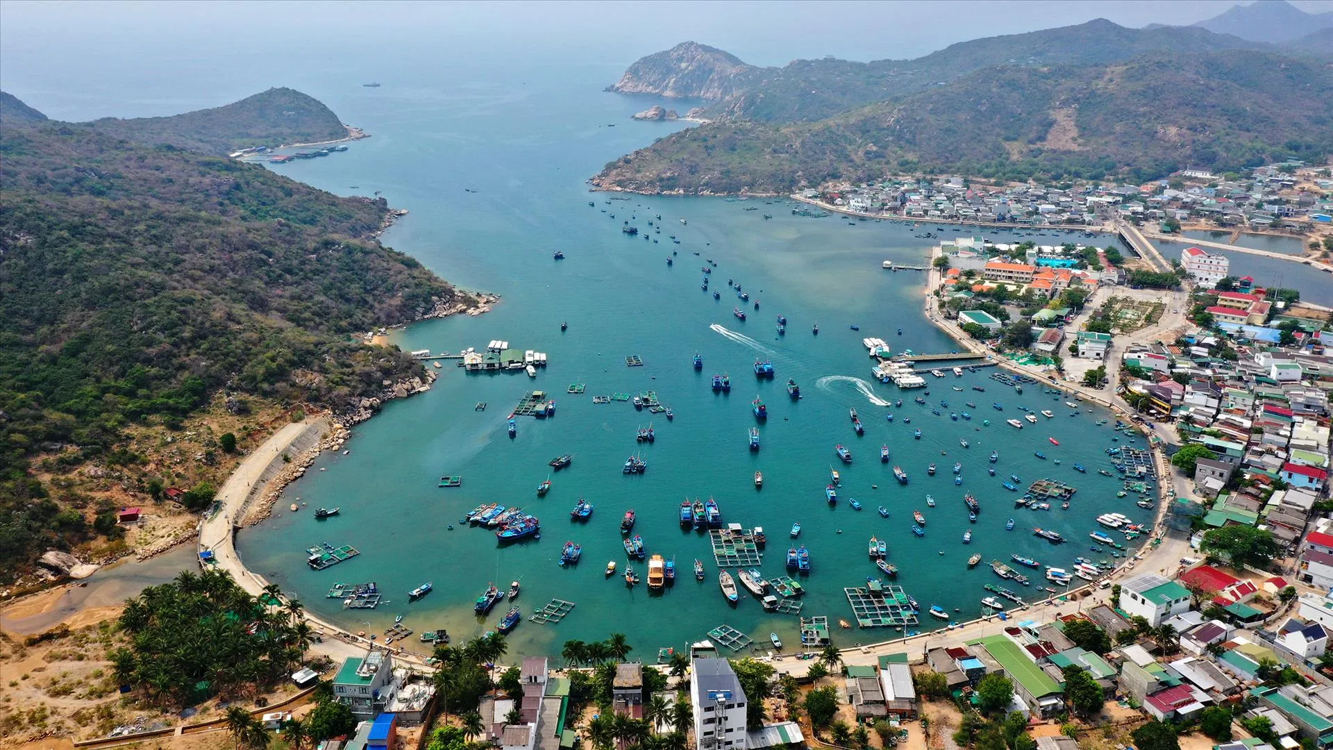 chinh-xac-thi-vinh-vinh-hy-o-dau-va-mang-nhung-net-dac-trung-gi