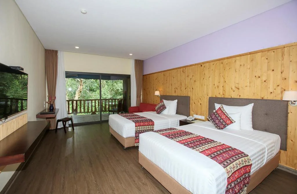 So Sánh Giá Phòng & Vé Tắm Khoáng: Serena Resort Kim Bôi Hòa Bình Có Đắt Hơn Các Khách Sạn Cùng Khu Vực?