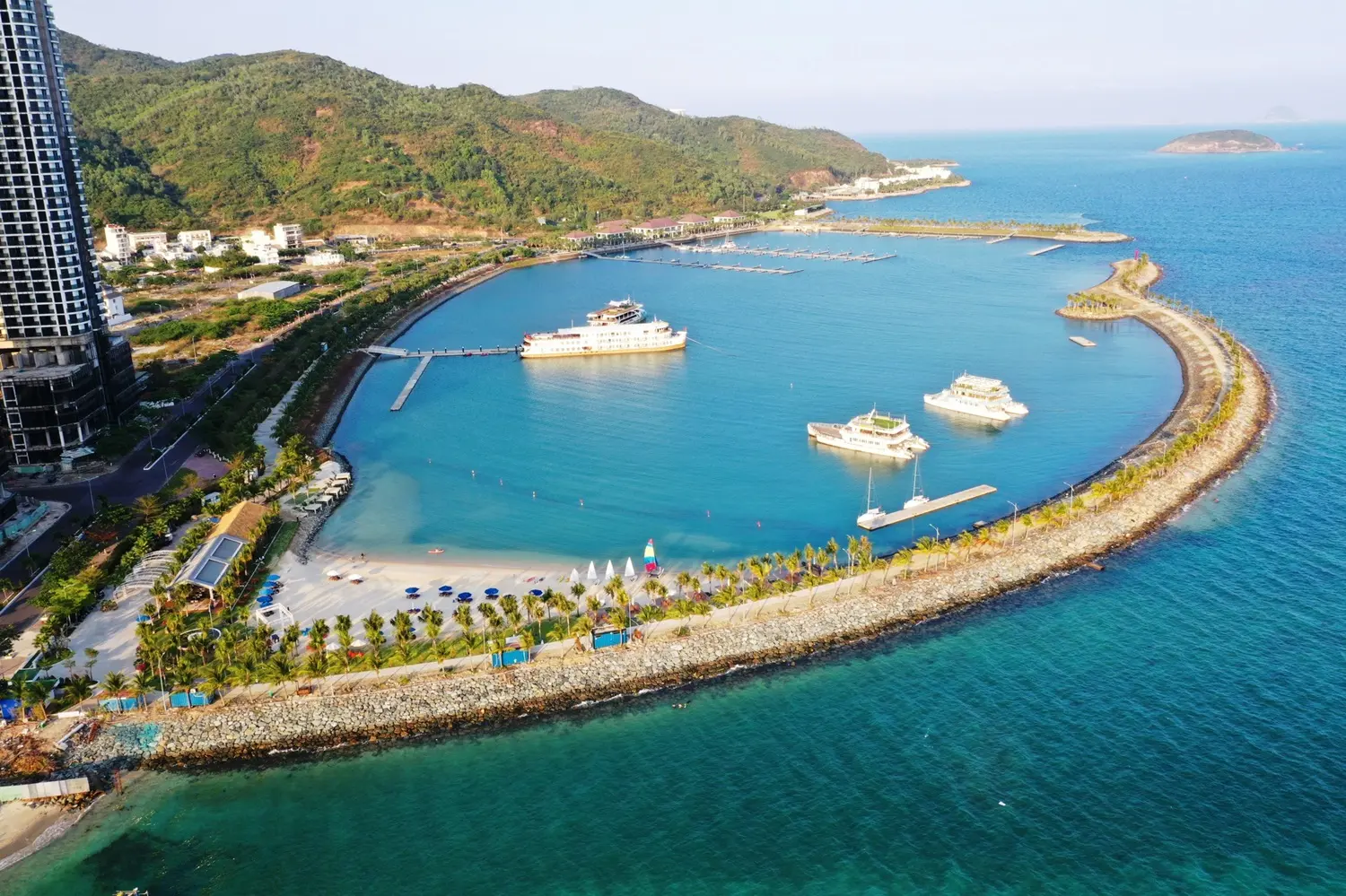 ana-marina-nha-trang-ben-du-thuyen