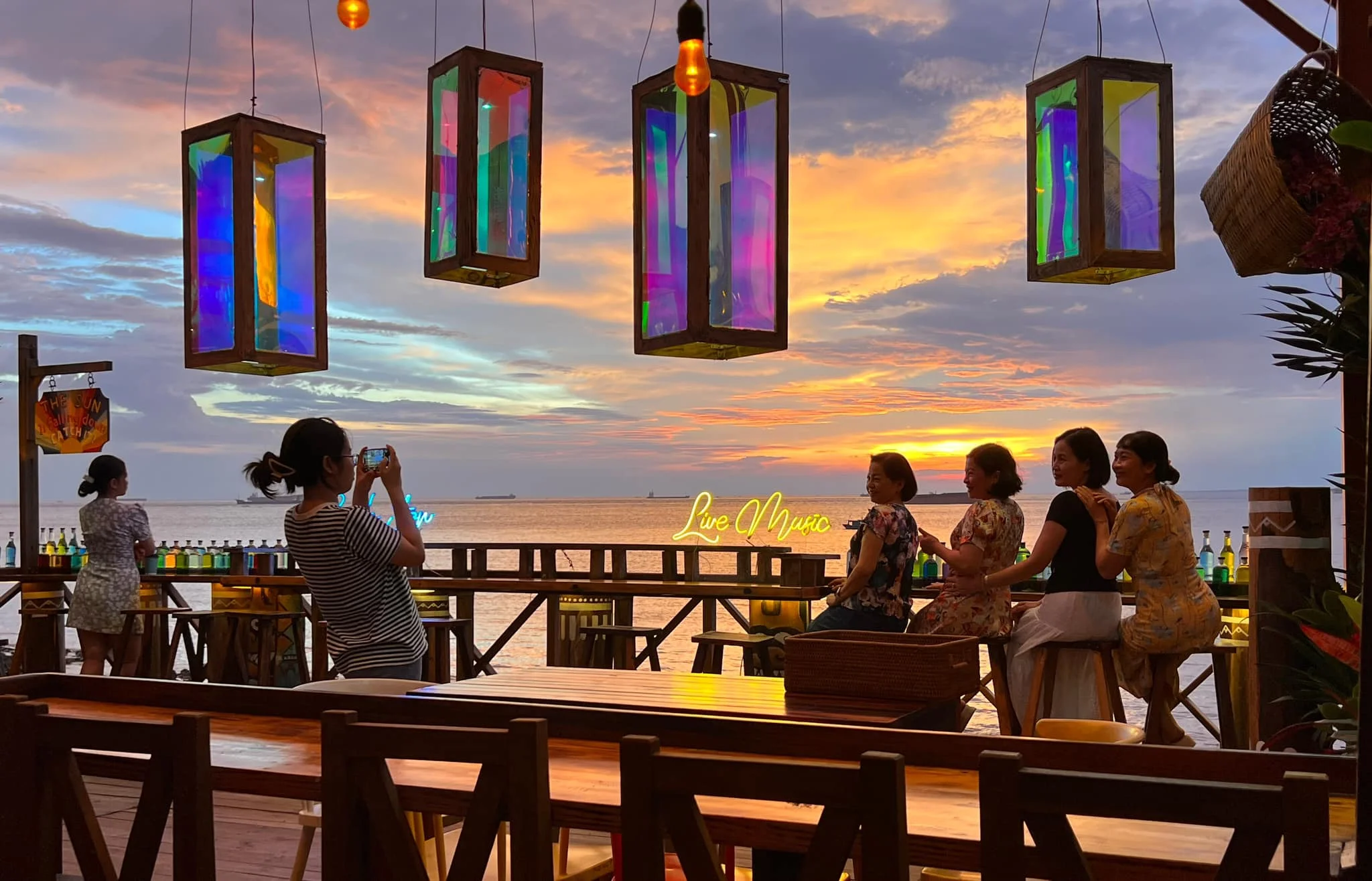 cac-quan-ca-phe-ngam-hoang-hon-doc-dai-bo-ke-Primavera-nhu-RuNam-Sorrento-Restaurant