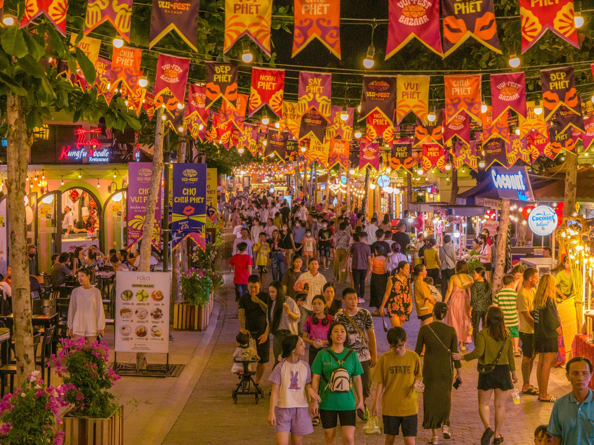 Chợ đêm VUI-Fest Bazaar