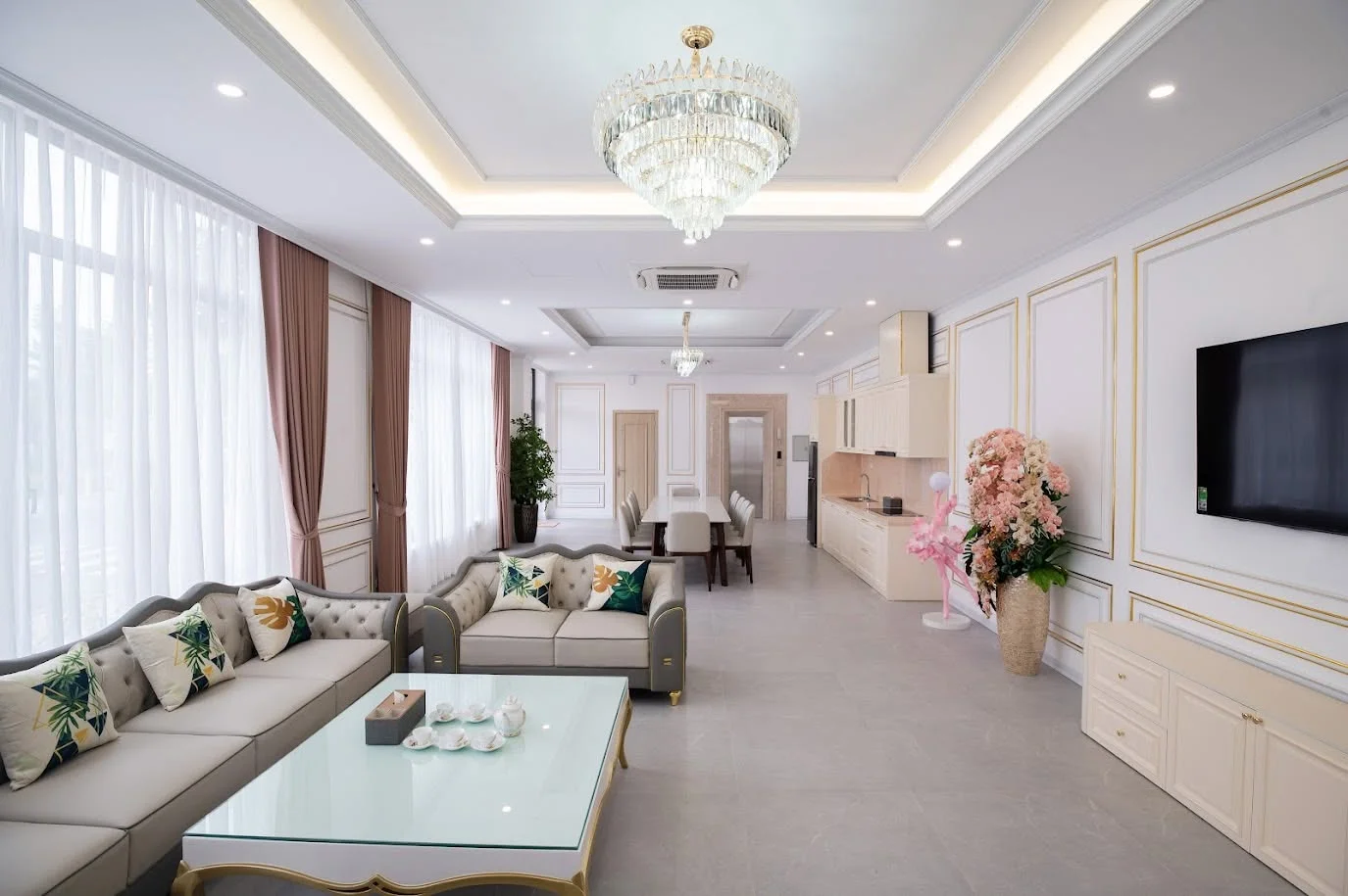 So sánh chi tiết khách sạn trà cổ long beach luxury với các khách sạn cùng khu vực trung tâm thành phố Hạ Long