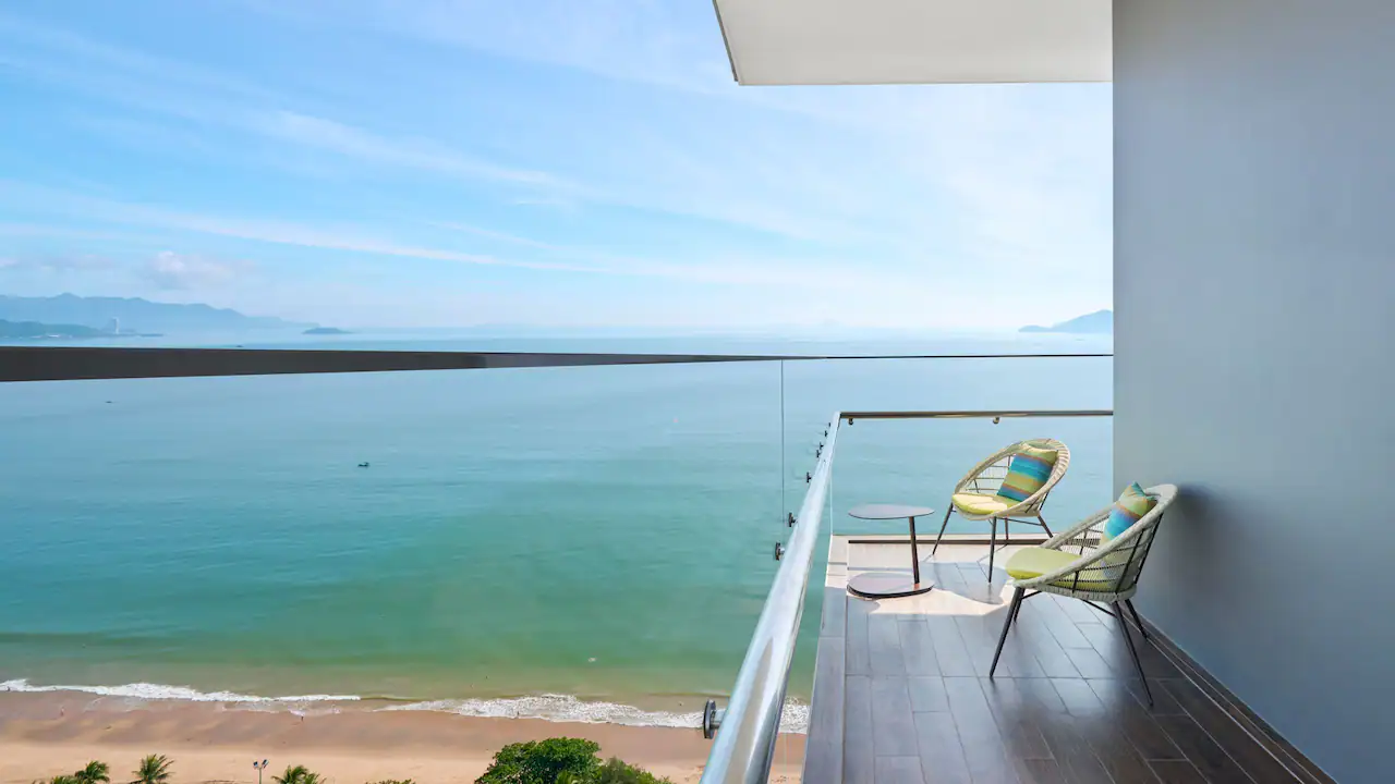 CXRRN-P0019-One-King-Bed-Ocean-View-Deluxe