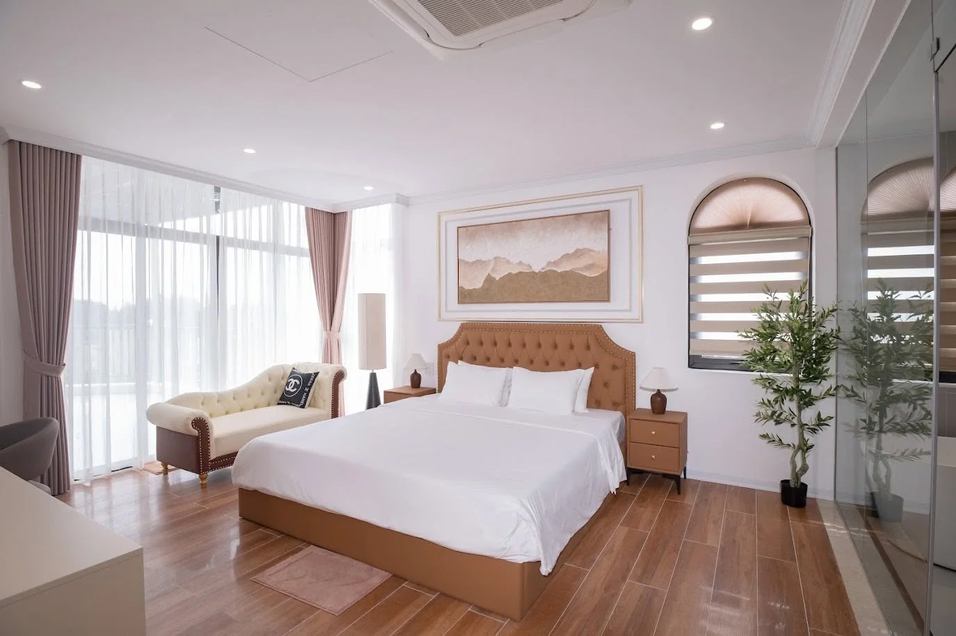 Deluxe-Ocean-View-–-Phan-hang-quy-mo-lon-nhat-huong-bien-truc-dien