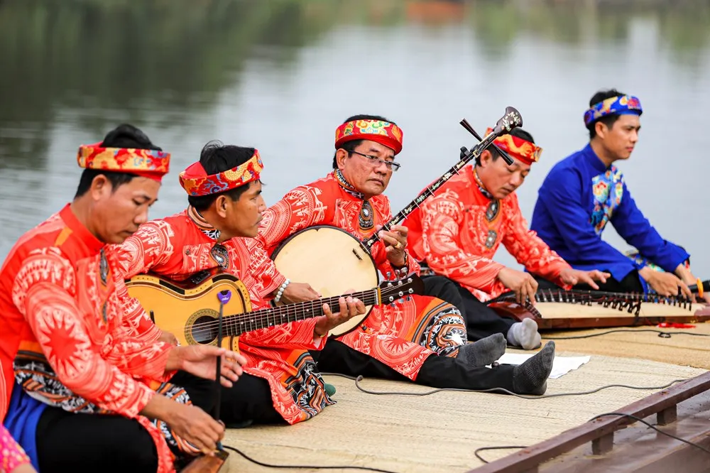 nhung-ban-nhac-di-san-kinh-dien-nao-nhat-dinh-phai-nghe-khi-di