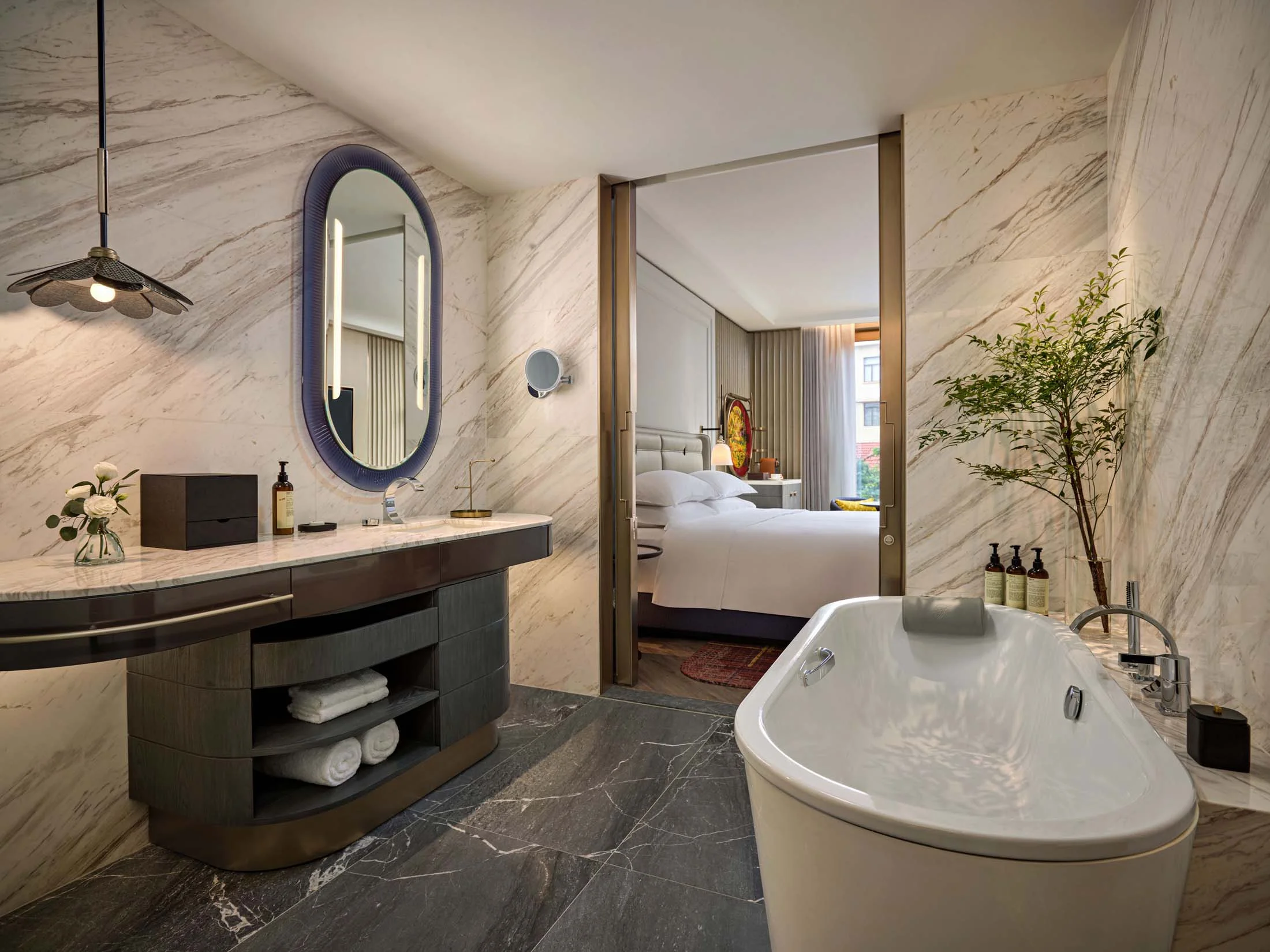 fairmont-hanoi-fairmont-king-bathroom