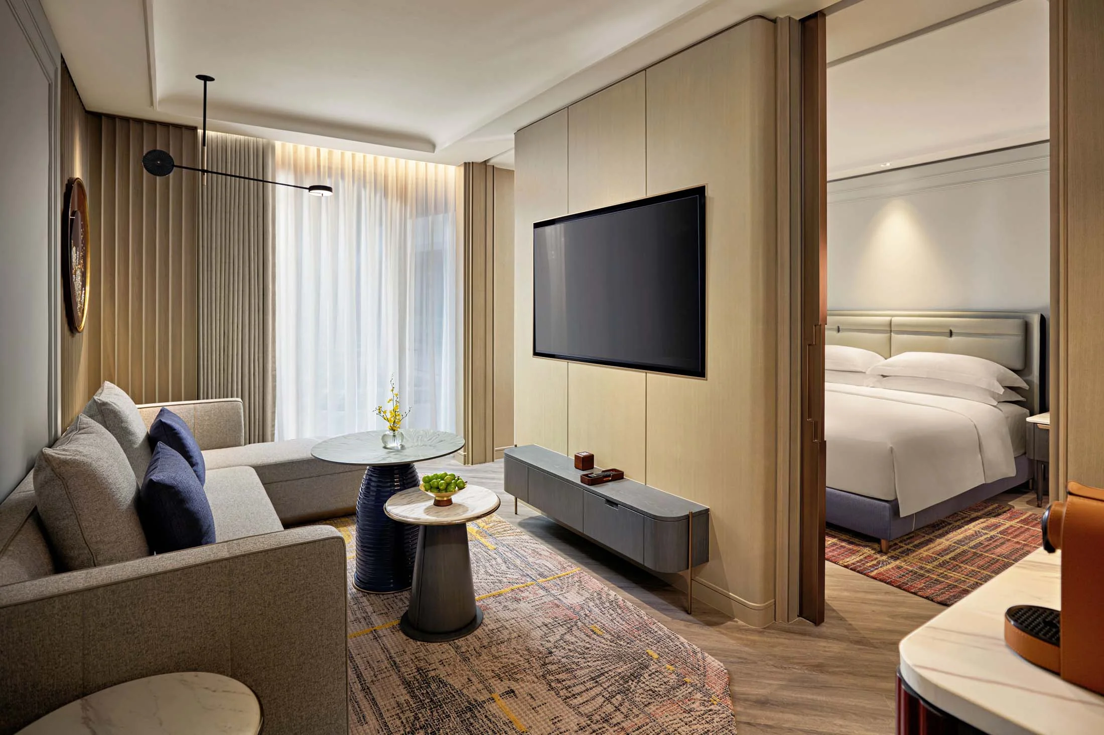 fairmont-hanoi-junior-suite-king-living-room