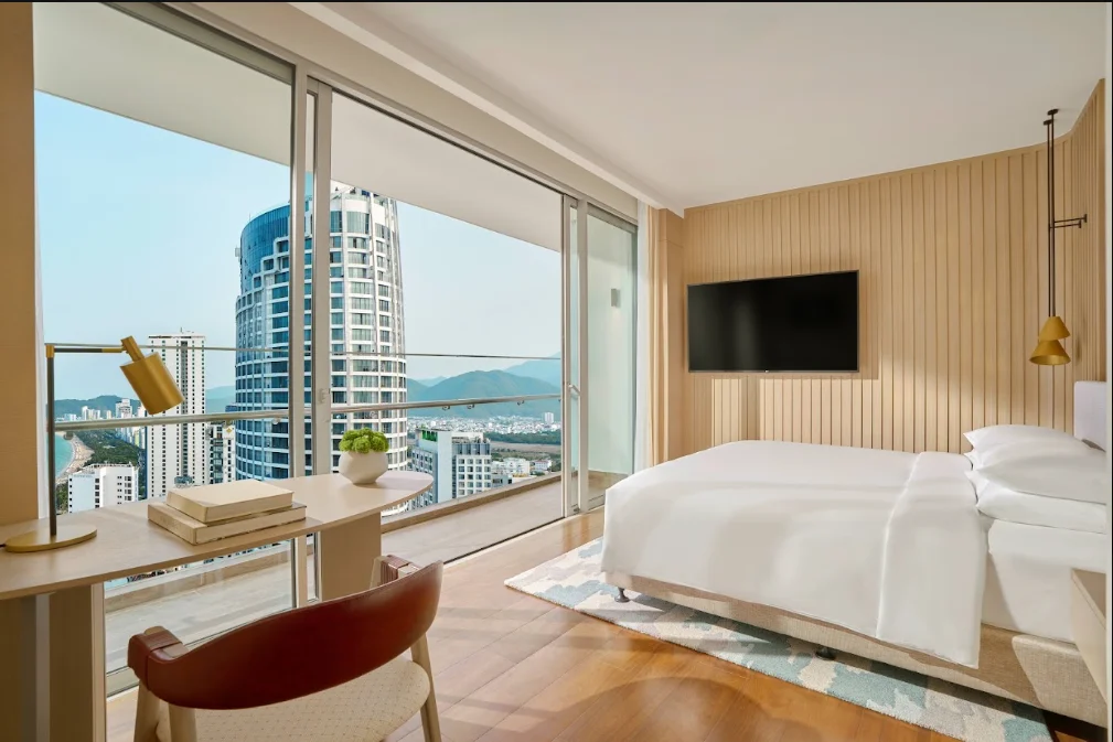 hyatt-regency-nha-trang-hang-phong-tren-cao