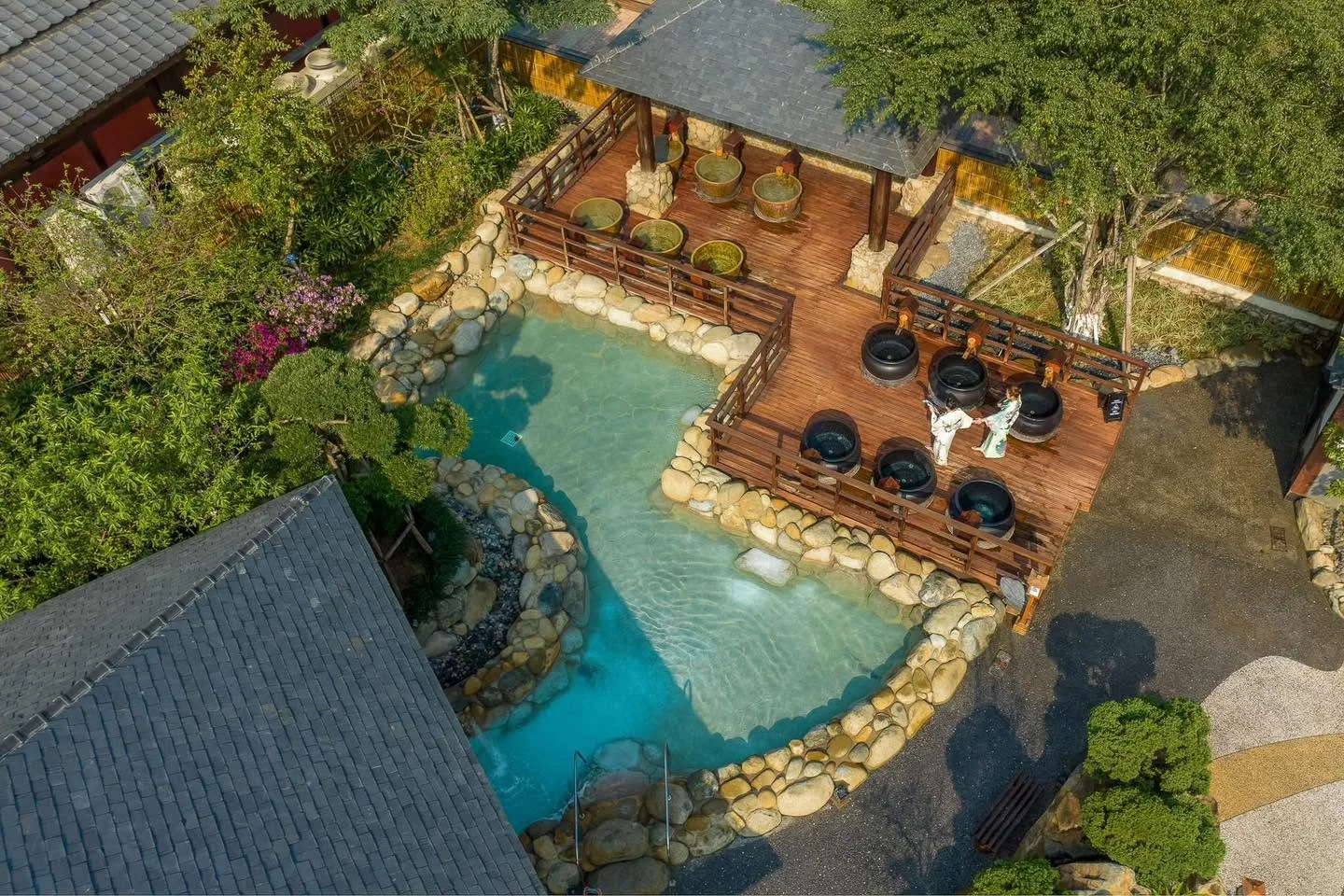 Công dụng sức khỏe của nguồn khoáng nóng Brom tại Yoko Onsen Quang Hanh đối với xương khớp và phục hồi cơ thể