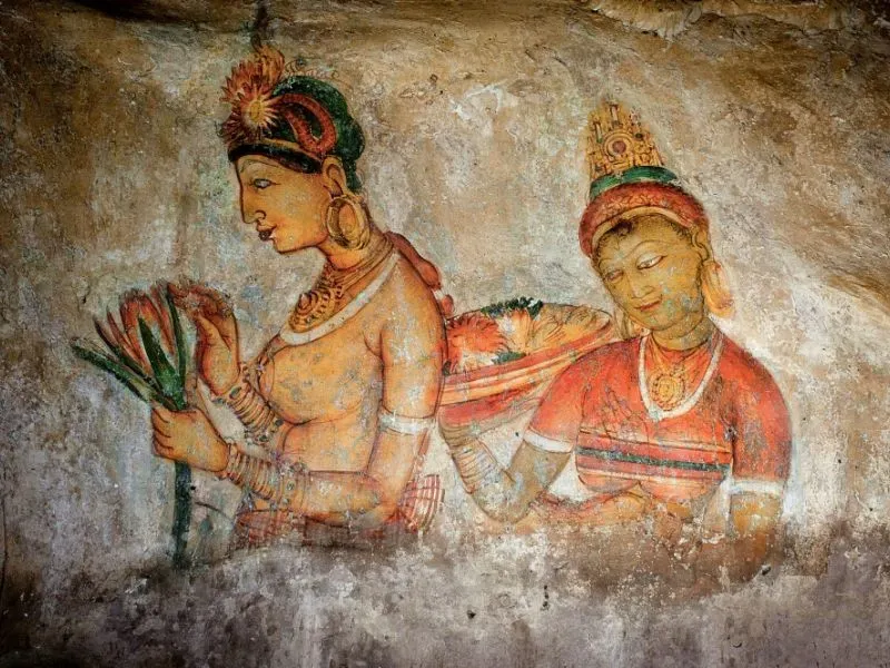 tuyet-tac-bich-hoa-co-dai-ve-bang-sac-mau-tu-nhien-tren-vach-nui