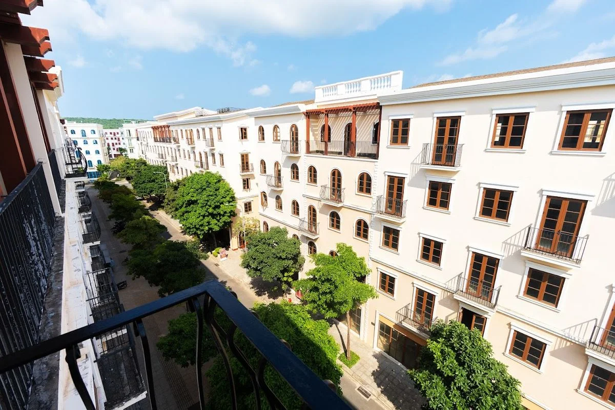 song-and-sun-phu-quoc-hotel-exterior-in-bai-sao