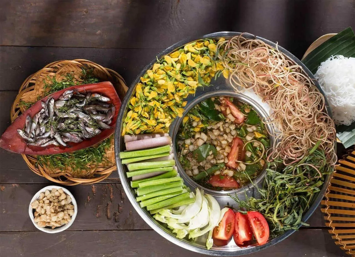 bua-toi-ngay-1-thuong-thuc-yen-tiec-lang-man-tren-du-thuyen-can-tho