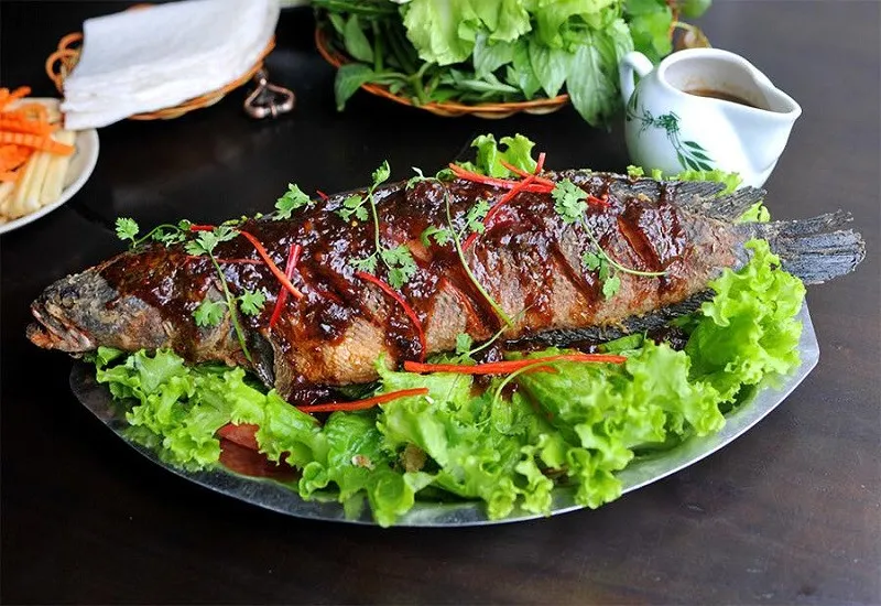 bua-trua-ngay-1-dai-tiec-mam-met-cu-lao-voi-ca-loc-nuong-trui-va-banh-xeo