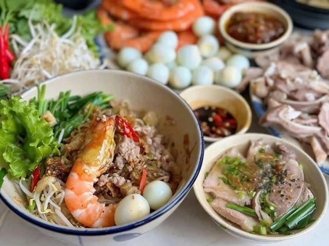 bua-sang-ngay-1-dung-chan-thuong-thuc-diem-tam-tai-tram-dung-mekong-rest-stop