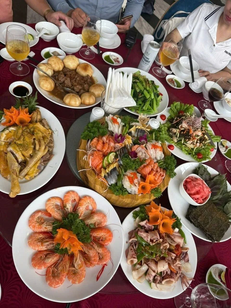 bua-trua-quang-ninh
