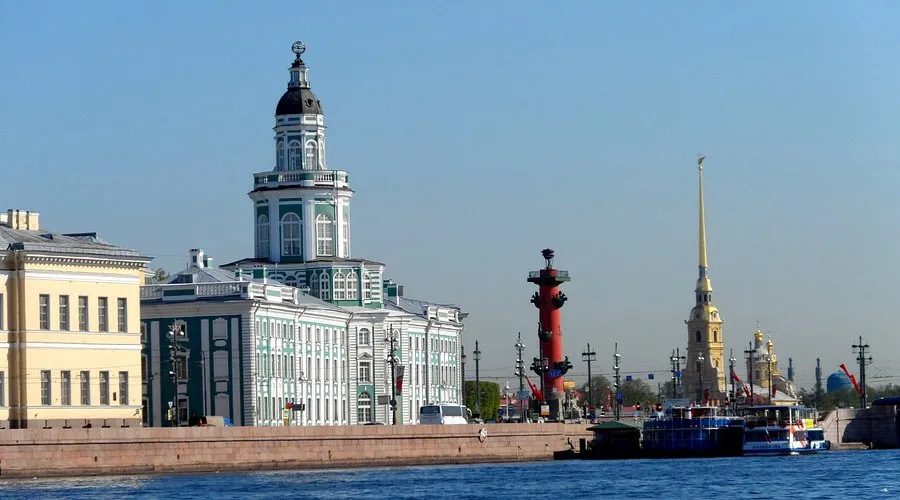 dao-vasilevski-hai-cot-hai-dang-rostral-columns