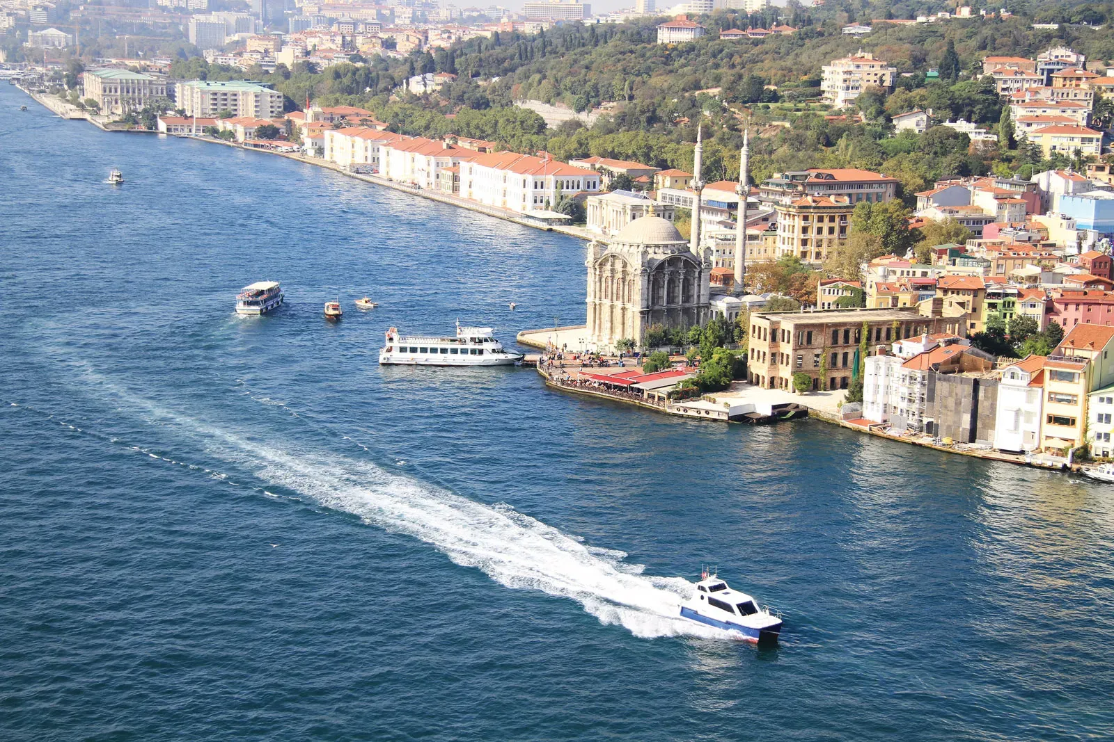 vi-the-di-san-va-gia-tri-dia-lich-su-tam-voc-the-gioi-cua-eo-bien-bosphorus-ra-sao