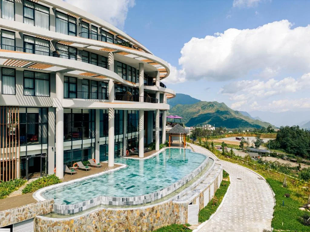 Lady-Hill-Sapa-resort.