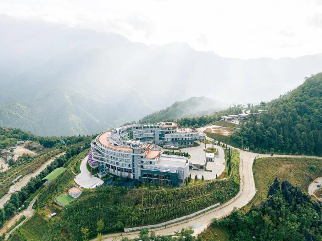 Lady-Hill-Sapa-resort..