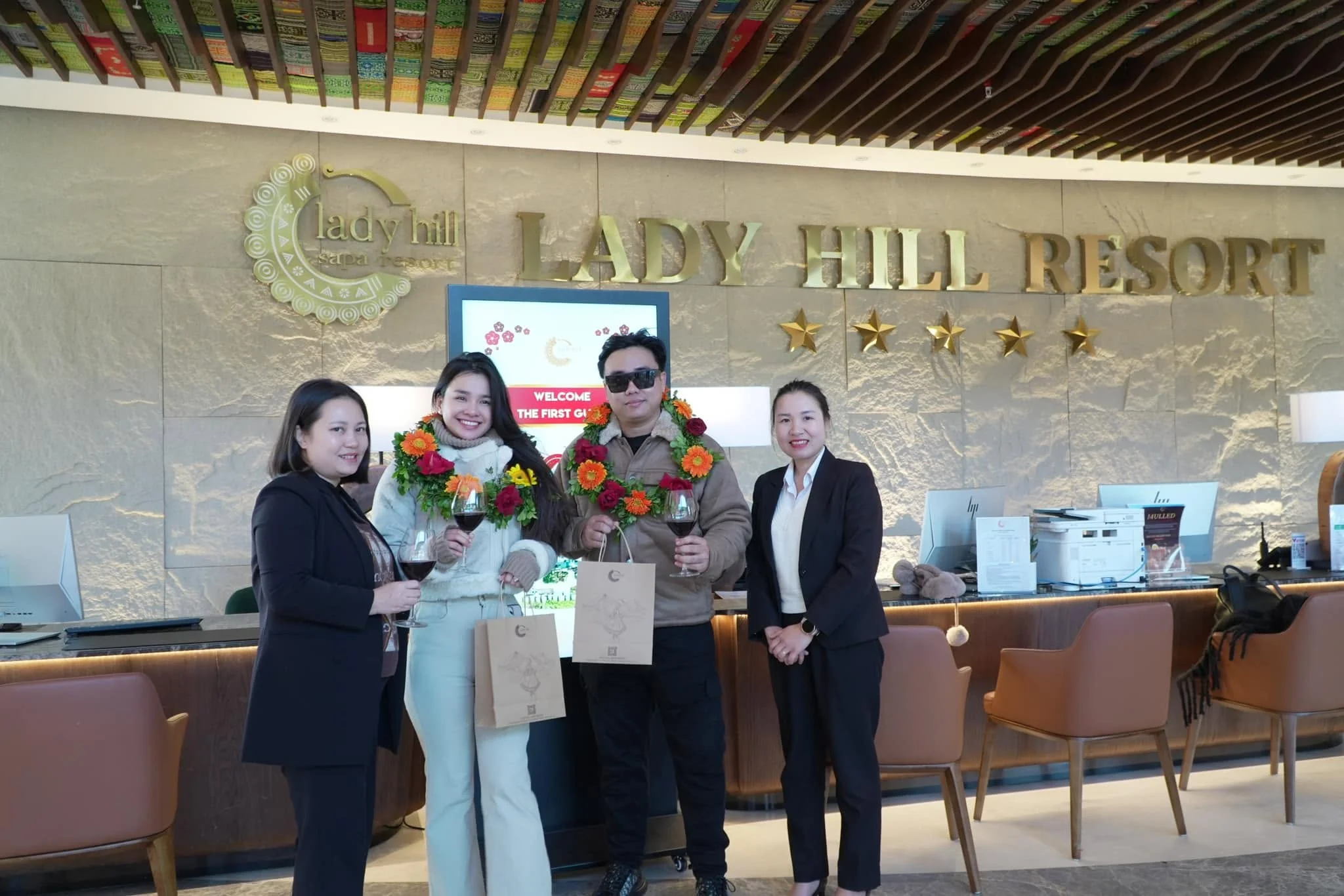 nhan-vien-lady-hill