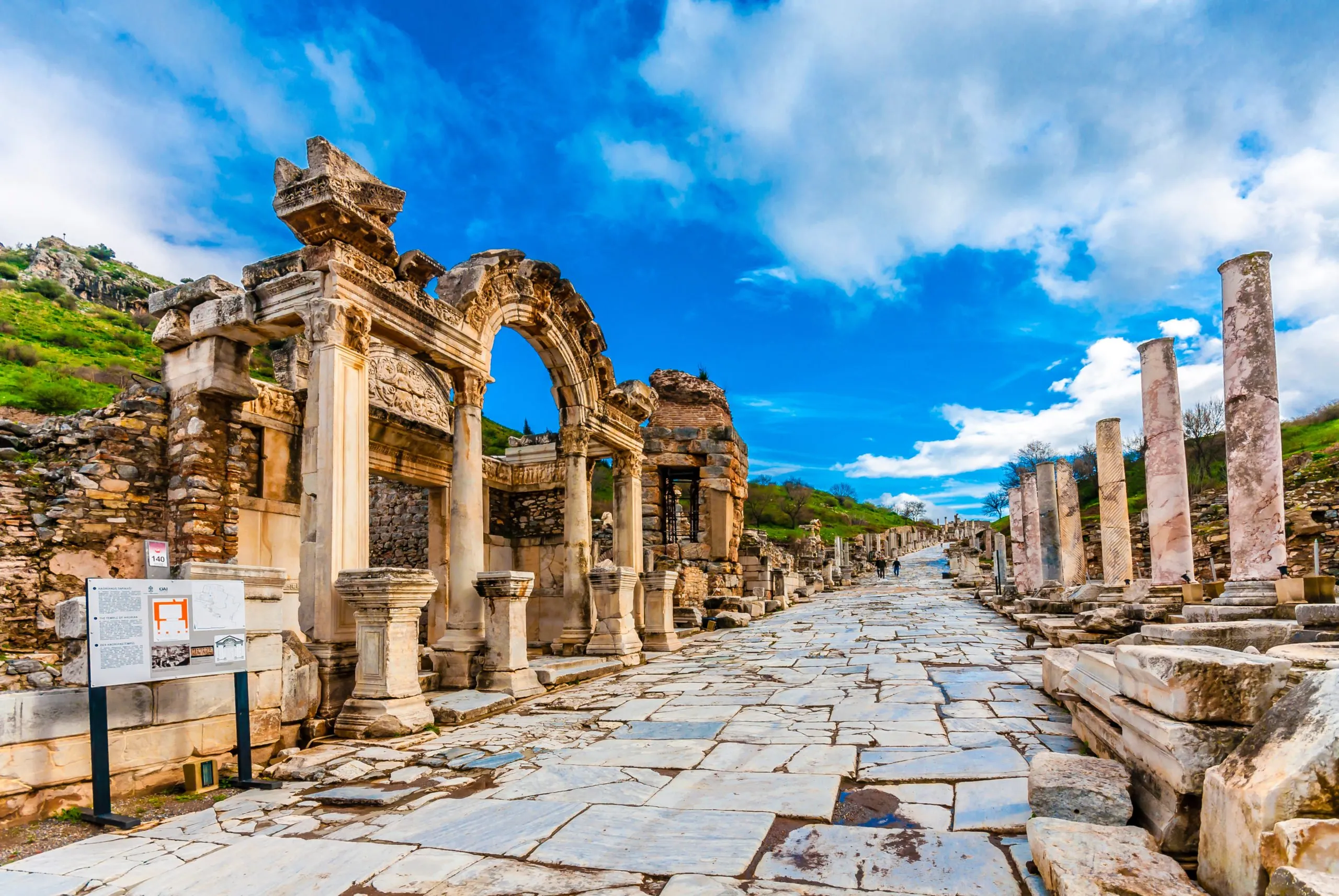 thanh-pho-co-ephesus-di-tich-con-ngua-thanh-troy (2)