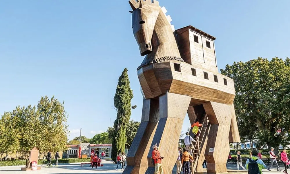 trai-nghiem-check-in-hai-bieu-tuong-con-ngua-thanh-troy-tai-canakkale