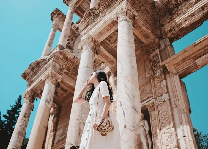 cam-nang-kinh-nghiem-thuc-chien-khi-tham-quan-troy-ephesus-du-khach-can-nho