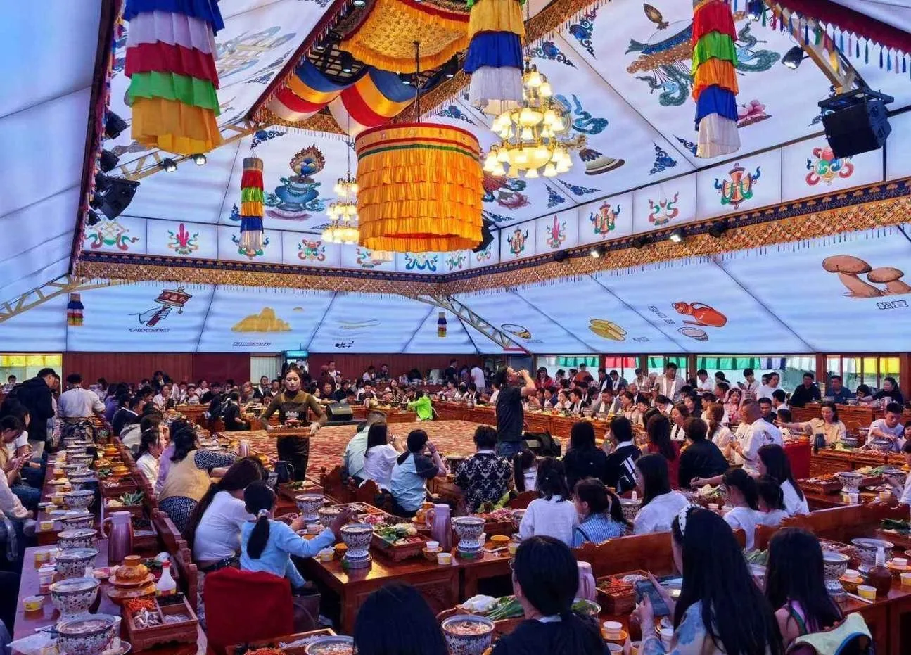 khampanoblefamilyfeastshangri-layunnan