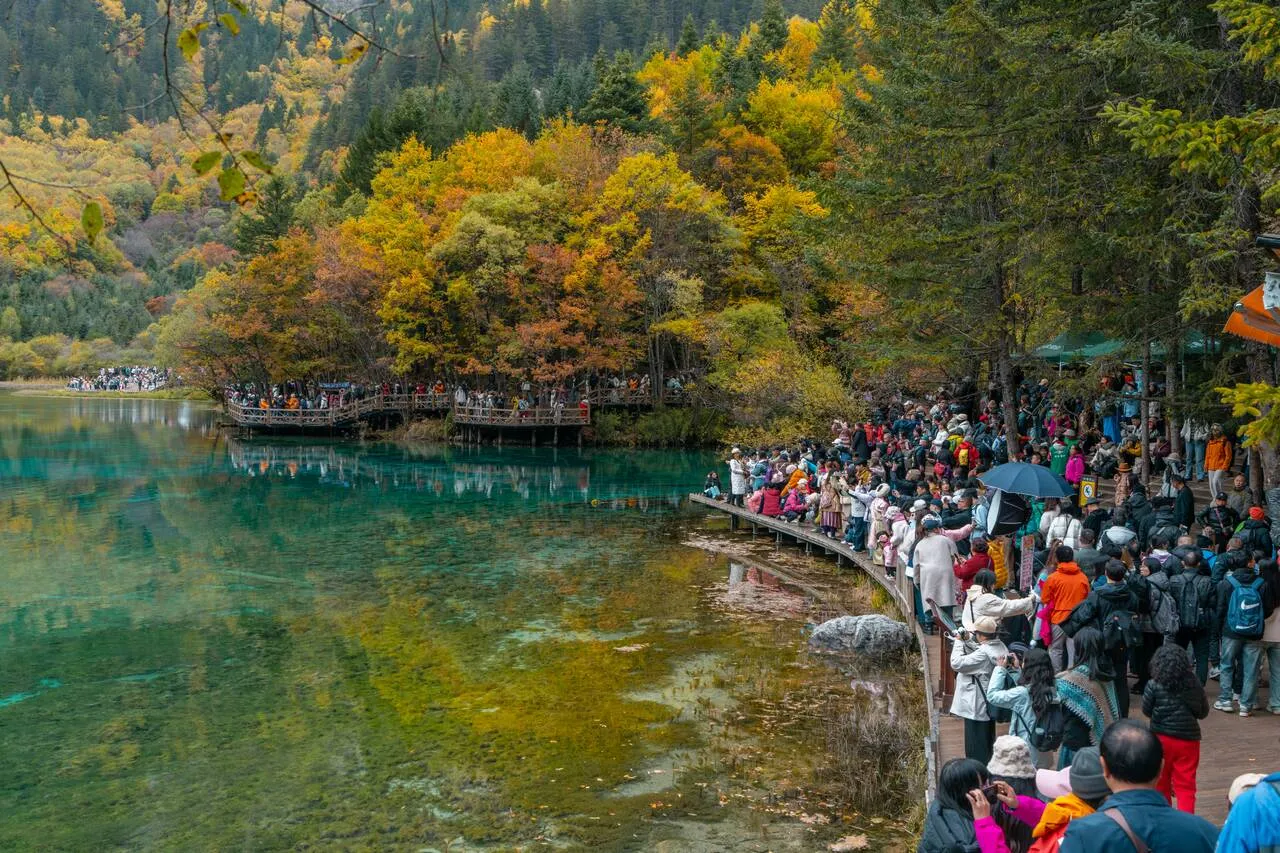 nen-di-tour-cuu-trai-cau-duong-bo-qua-cua-khau-hay-bay-thang-5