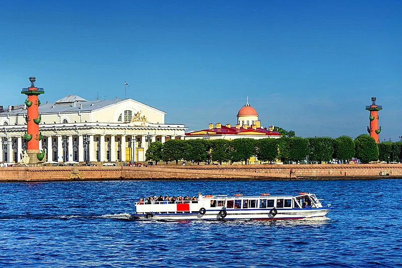 trai-nghiem-du-ngoan-song-neva-chiem-nguong-venice-cua-phuong-bac-tu-du-thuyen-co-gi-huyen-ao