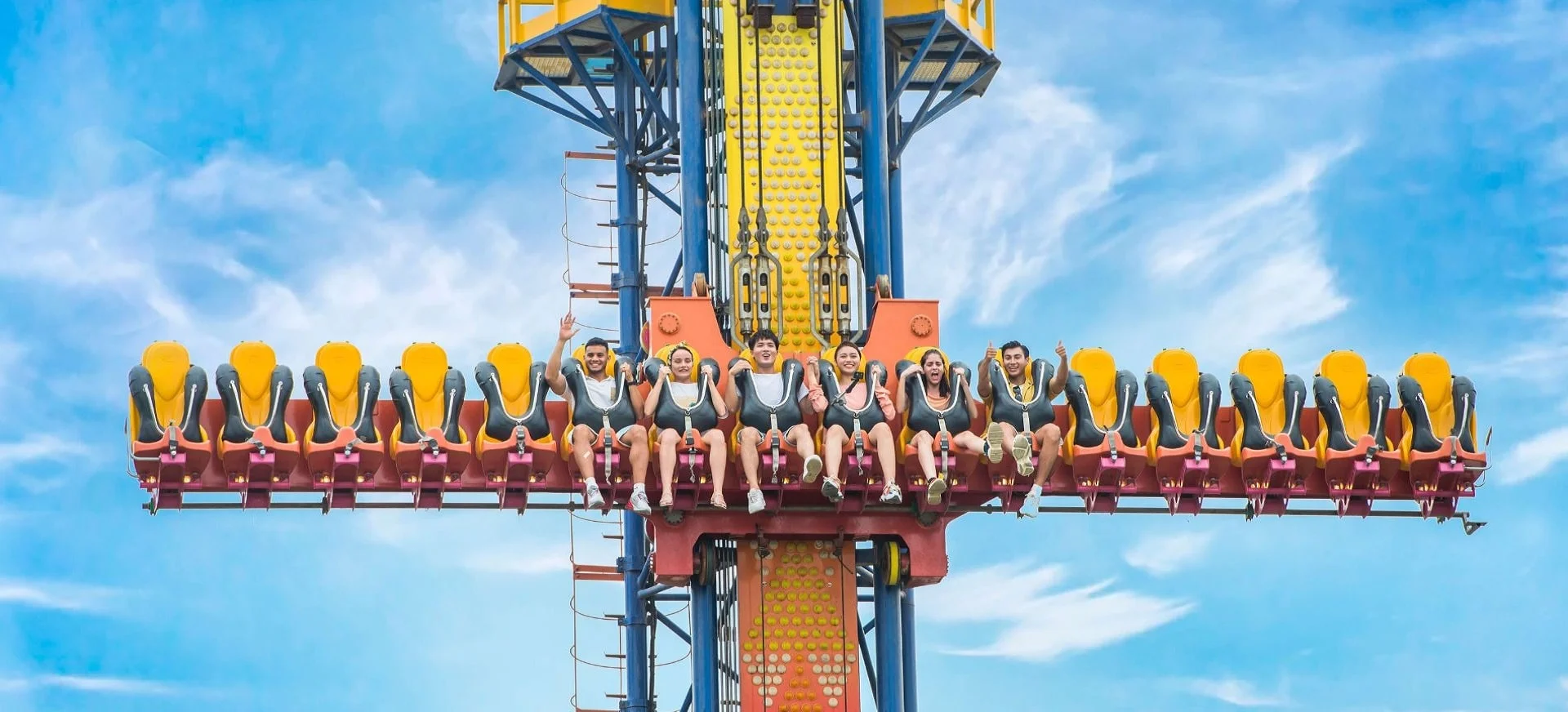 Review VinWonders Nha Trang (Vinpearl Land) từ A-Z: Giá vé, các trò chơi cảm giác mạnh và kinh nghiệm đi cáp treo không phải chờ đợi