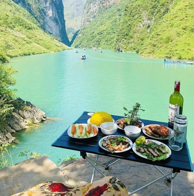 an-uong-tren-song-nho-que-1