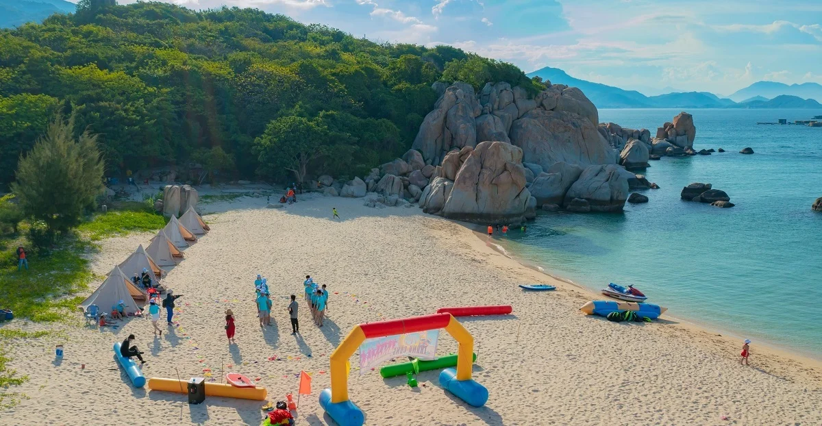 Tour du lịch đảo Bình Hưng: Vị trí, lịch trình, điểm nổi bật, giá bán, kinh nghiệm du lịch