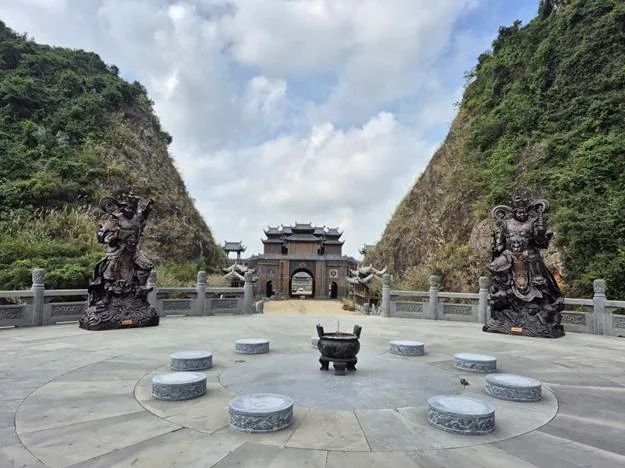 Thung Ui: Vị trí, điểm nổi bật, giá vé, các góc check-in và kinh nghiệm chọn đơn vị cung cấp tour uy tín