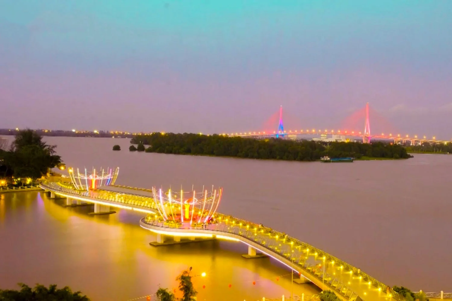 Tour miền Tây 2 ngày 1 đêm Mỹ Tho - Bến Tre - Cần Thơ: Giá vé, Lịch trình & Kinh nghiệm khám phá "Thủ phủ Tây Đô"