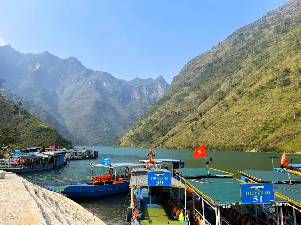 Sông Nho Quế: Nguồn gốc, điểm độc đáo, sức hút, kinh nghiệm du lịch và chọn tour