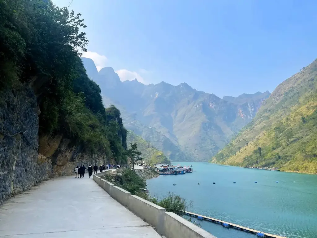 Sông Nho Quế: Nguồn gốc, điểm độc đáo, sức hút, kinh nghiệm du lịch và chọn tour